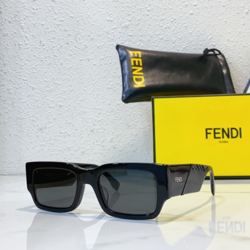 fish with glasses fendi FE40131I