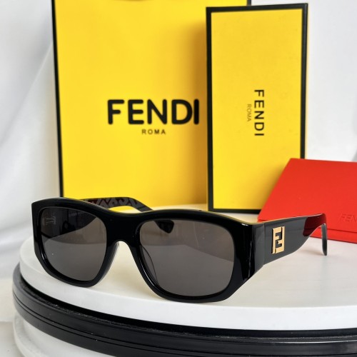 fish with glasses fendi FE40117I