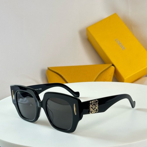 Copy Loewe LW40129U 1990 versace sunglasses