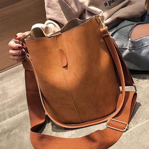 磨砂水桶包 兩個1260 三個1755