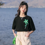 簡約立體小花短T