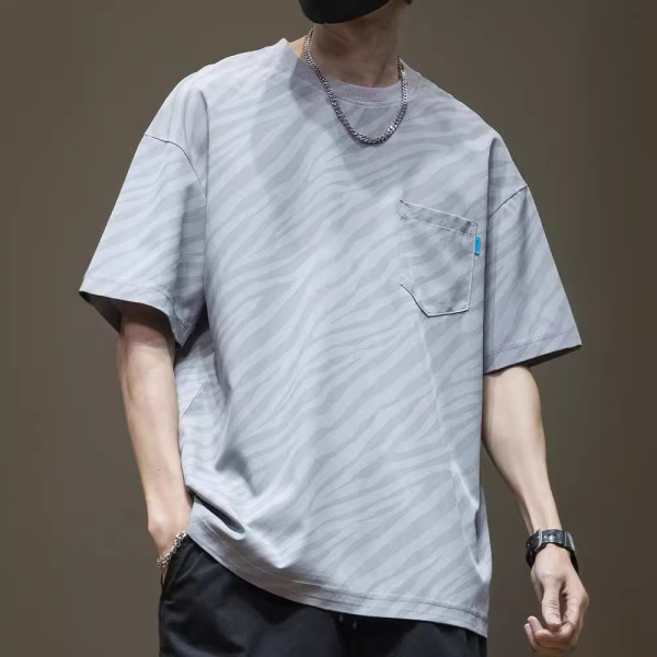 夏季冰絲涼感口袋T卹男士輕薄速乾短袖上衣寬鬆大碼半袖衫