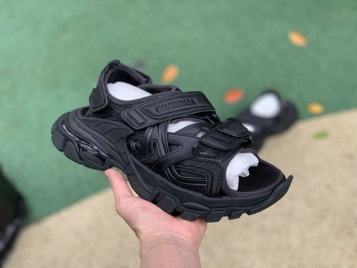 巴黎世家凉鞋玫瑰粉尺码 35 45 正常尺码11 巴黎世家凉鞋玫瑰粉尺码 35 45 正常尺码11