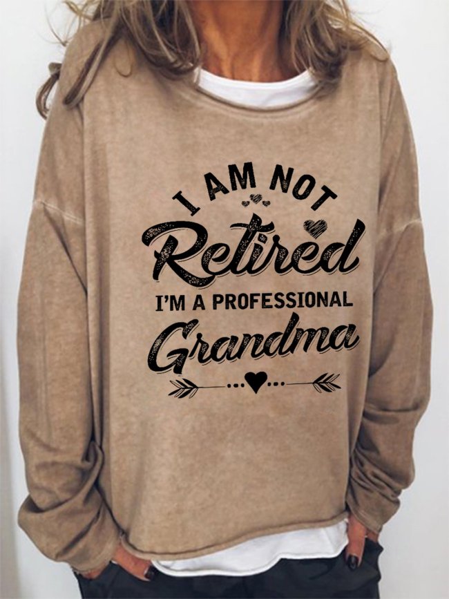 Funny Women I Am Not Retired I Am A Professional Grandma Simple Sweatshirts