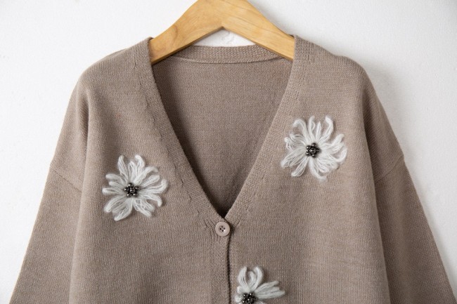 Women's Sweater Embroidered Pattern Single Breasted Knit Cardigan Sweater