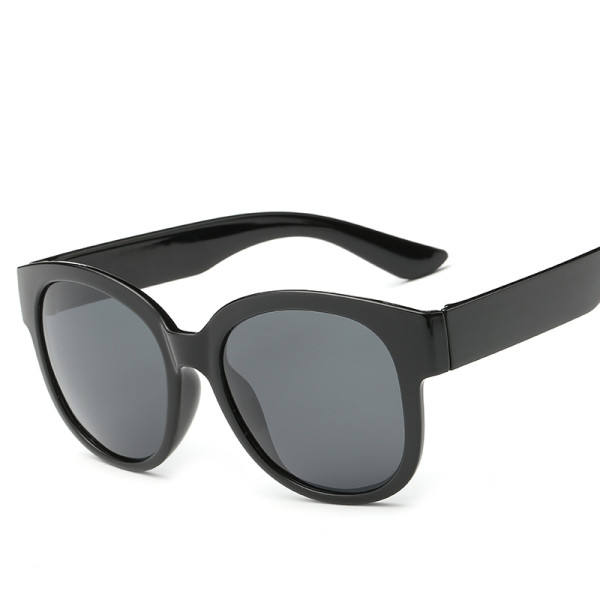 The Korean version of super light TR90 polarized sunglasses are all-match block the sun 95501