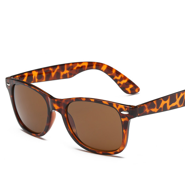 Superhot Men and Women Vintage Anti-UV400 Sports Classical Brand Designer Sunglasses 82701