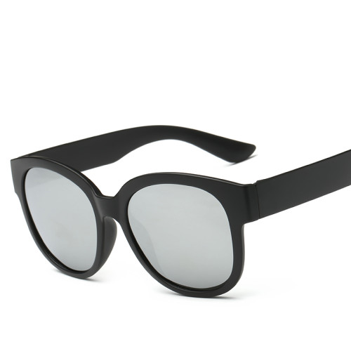 The Korean version of super light TR90 polarized sunglasses are all-match block the sun 95501