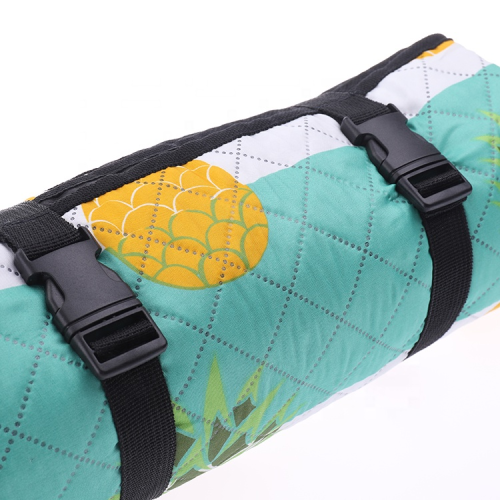 Custom Recyclable Printed Quilted Picnic Large Blanket With Tote Outdoor Waterproof Aluminum Coating Beach Blanket