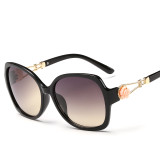 2017 NEW Brand Butterfly Pierced Style Sunglasses OEM Gradient Points Female Sun Glasses Camellia oculos lunette 133601