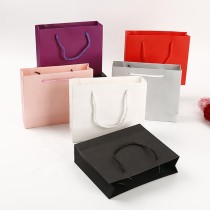 Customized Logo 4C Printing Card Paper High-resistance Clothing Shopping Gift Paper Packaging Bag with Cotton Handle