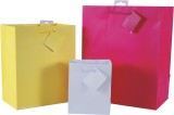 Wholesale gift bags with CMYK printing quality gift packaging