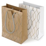 China luxury Gift bag Factory Price with 210 g art paper Customised Logo Christmas gift bags