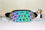 Hot Selling Holographic Fanny Pack Geometric Waist Bag for Women&Men Travelling Luminous Belt Bum Bag Iridescent Chest Bag