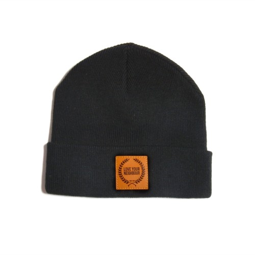 Wholesale custom winter knitted beanie with leather patch