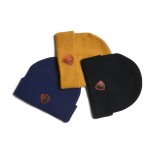 Wholesale unisex custom solid color plain beanie cap with leather patch