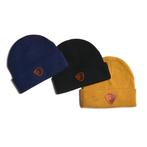 Wholesale unisex custom solid color plain beanie cap with leather patch