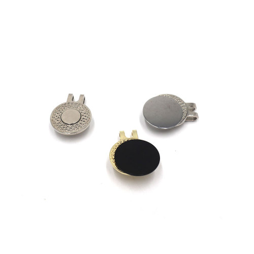 Holding Black/Silver Ball Marker Steel Magnetic Golf Hat Clip