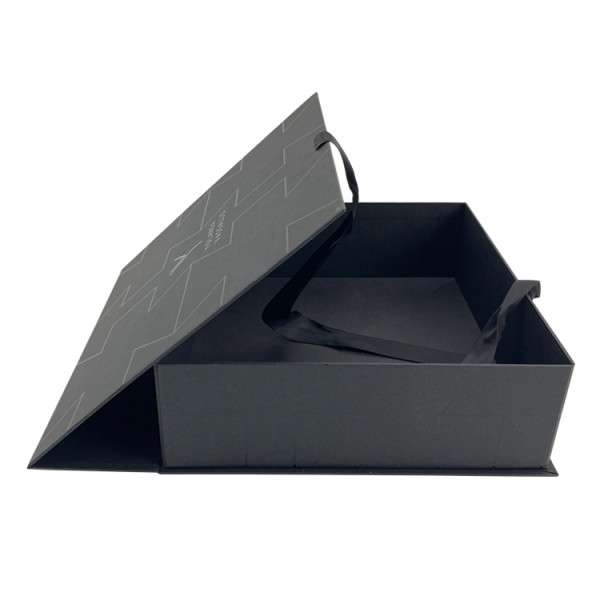 Custom Luxury New Design Matte Cardboard Black Foldable Gift Box with Ribbon