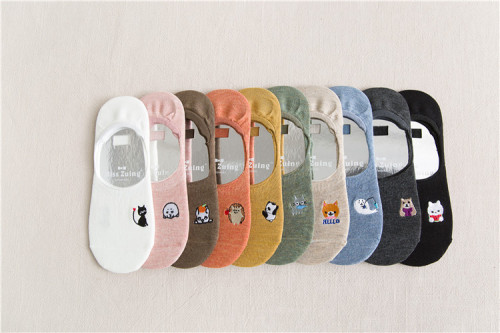 2021 Spring Summer Women Socks Solid Color Cartoon Embroidery Fashion Wild Shallow Mouth Invisible Socks Felmen Slipper Socks