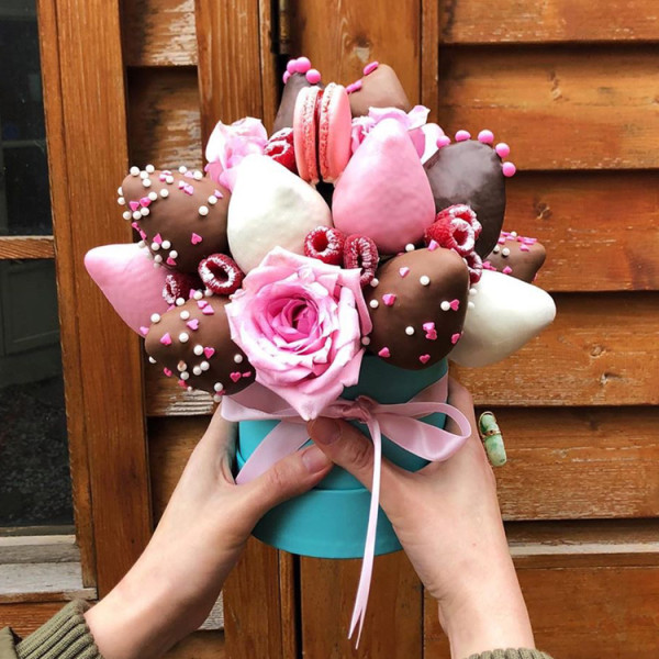 Paper Custom Hat Design Luxury Preserved Flower Packaging Cake Strawberry Desserts Round Gift Box
