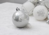 silver and white colour Christmas plastic ball ornaments