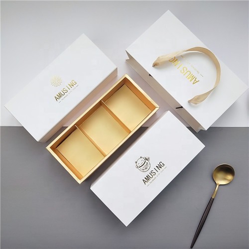 Luxury 3 Grids Moon Cake Packaging Dessert Paper Box Match Bag With Handle Custom Embossed Logo