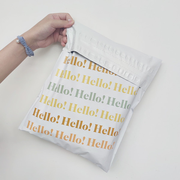 Wholesale Custom Logo Printed plastic postage bag custom black white poly mailer bag 8x12 poly mailers