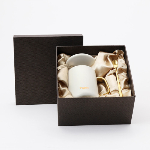 Top selling gift package plain white ceramic milk mug wedding gift mug with lid and spoon 380ml
