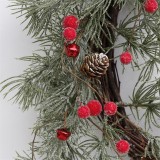 Shuangyuan 45cm Pine Cone Artificial Green Wreath Wholesale Christmas Wreath 2021 Yiwu Bell, Red Berries with Red Plastic