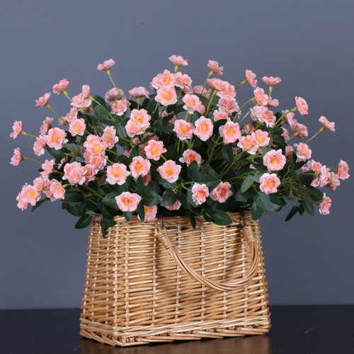 Holding wedding photography simulation of a small rose home to bouquet of Chinese rose