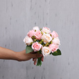 The factory wholesale silk flower household wedding holding a bouquet of roses 12 bouquet of roses