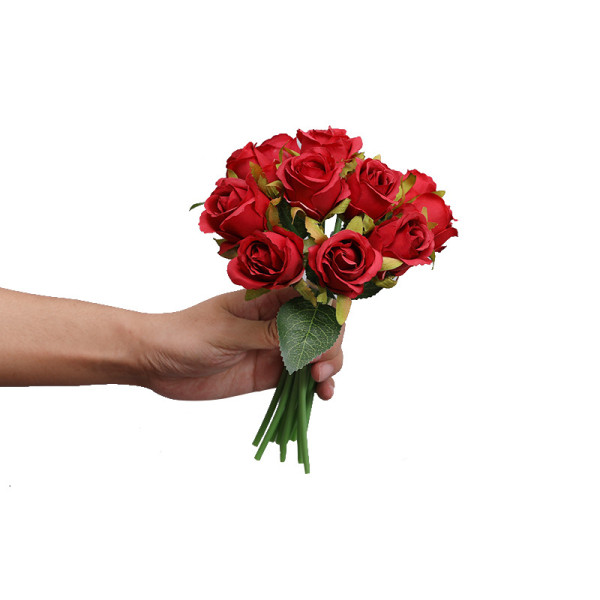 The factory wholesale silk flower household wedding holding a bouquet of roses 12 bouquet of roses