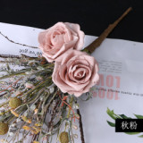 Holding dry bouquet retro color wedding bride bridesmaids holding flowers home living room decoration put dry bouquet