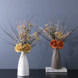 Holding dry bouquet retro color wedding bride bridesmaids holding flowers home living room decoration put dry bouquet