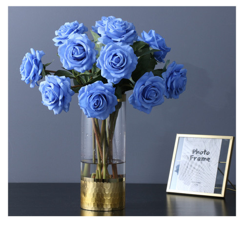 Home living room wedding bride bridesmaid holding a bouquet of flowers single branch simulation feel rose