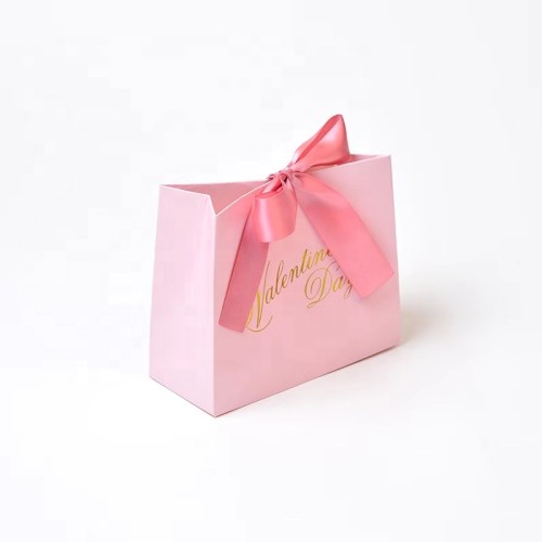 New creative factory wholesale European with hand gift handkerchief kraft craft paper bag