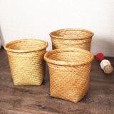 Customized Wholesale Handmade Seagrass Nature Wicker Circular Rattan Garbage Basket