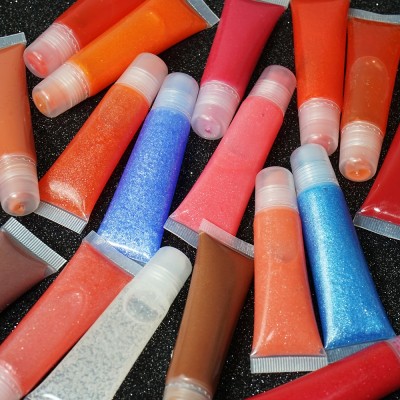 Fast Delivery Private Label Lipgloss Vendor Custom 10ml Squeeze Tube Vegan Clear Shiny Pink Lip Gloss