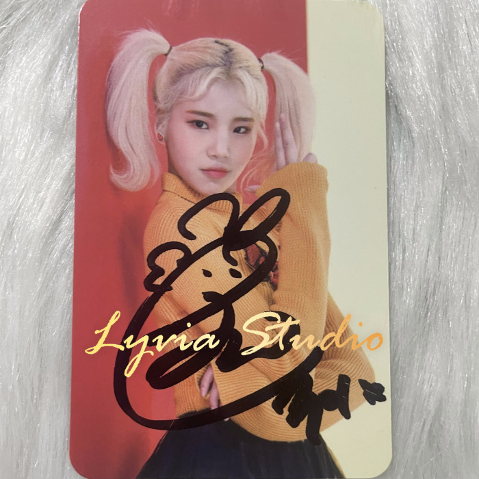 MOMOLAND Signed Album Photocards