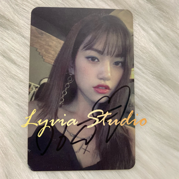 WEKIMEKI  Week End Lol Fansign Winner Signed Photocard