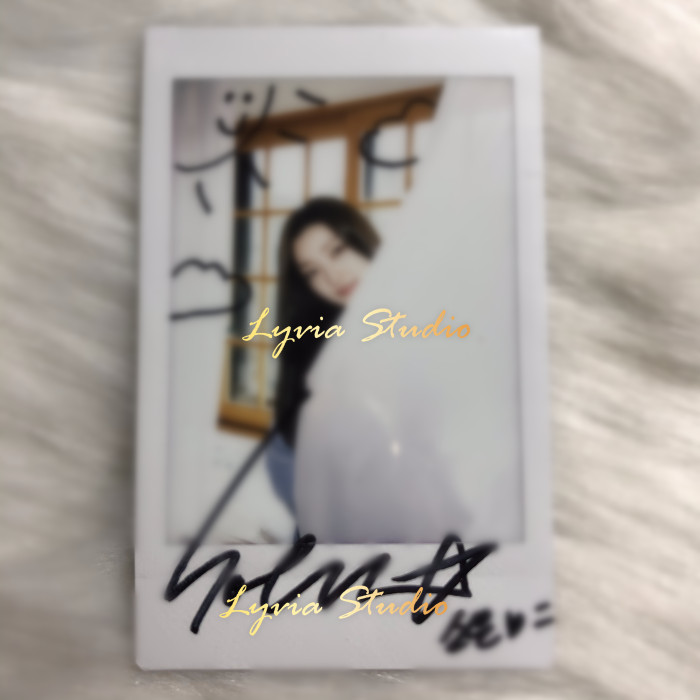WEEEKLY SOEUN Signed Polaroid from we play era 【Buy it now price】