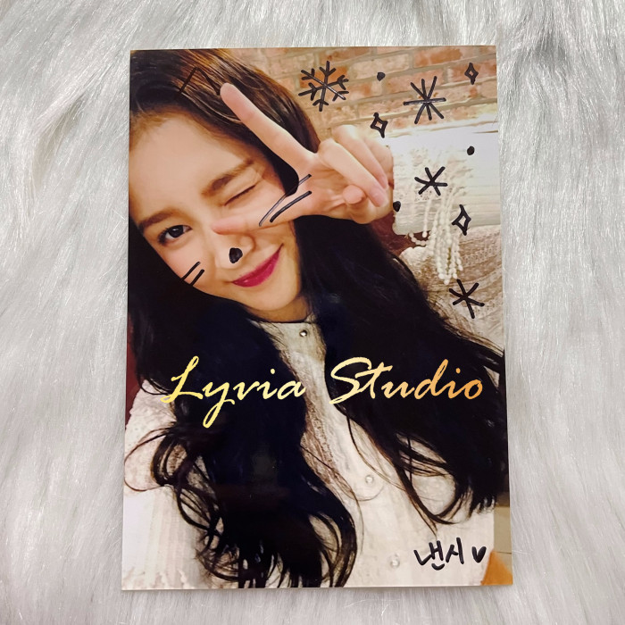 MOMOLAND Signed  Broadcast Photograph