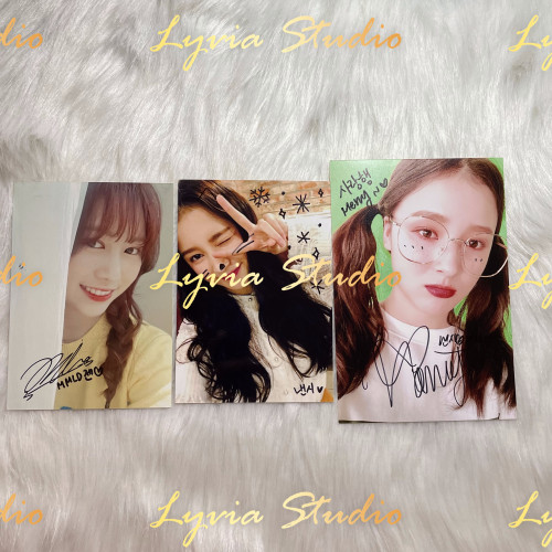 MOMOLAND Signed  Broadcast Photograph