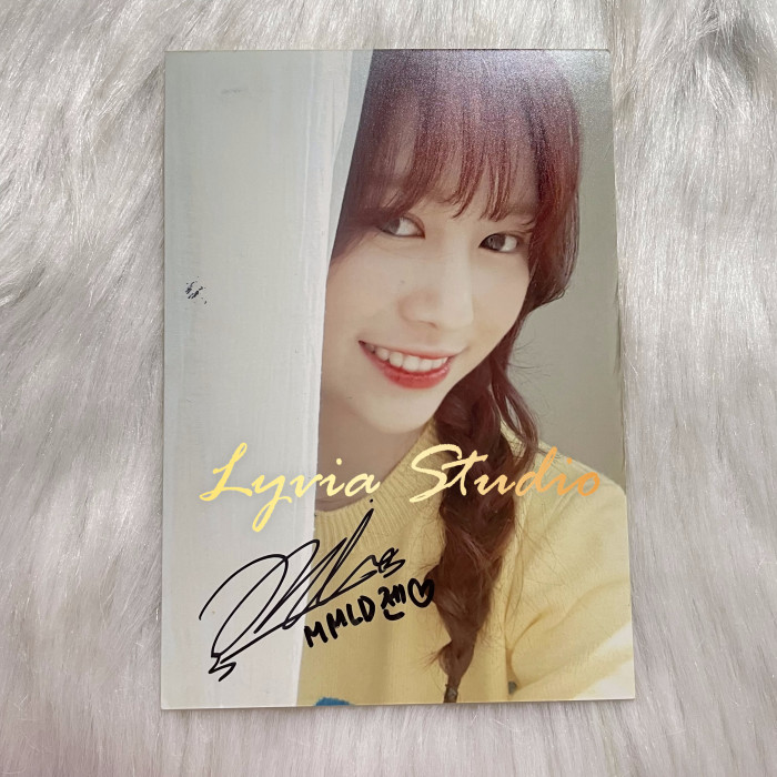 MOMOLAND Signed  Broadcast Photograph