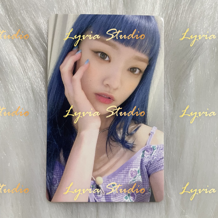 WEEEKLY Holiday Apple Music Fansign Pre-order Photocard
