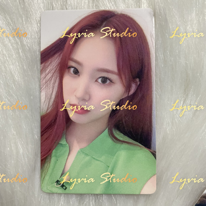 WEEEKLY Holiday Apple Music Fansign Pre-order Photocard