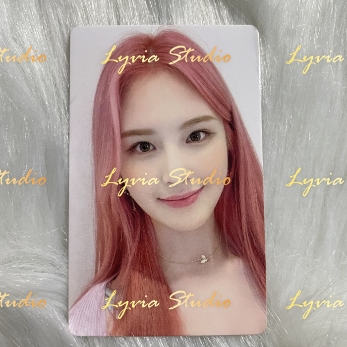WEEEKLY Holiday Apple Music Fansign Pre-order Photocard