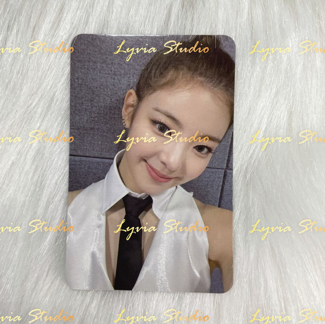ITZY リア GUESSWHO withfans ホログラム トレカ 激安売り！