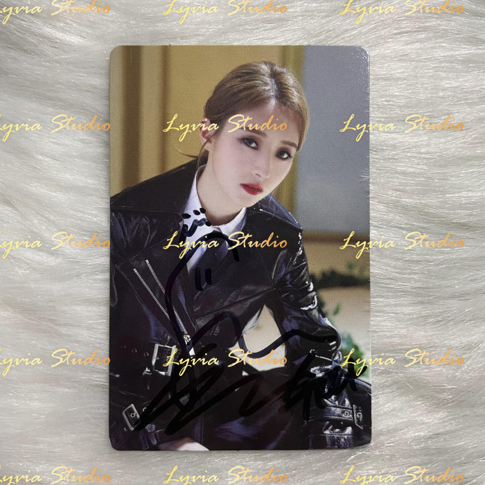 DREAMCATCHER Signed Album Photocard